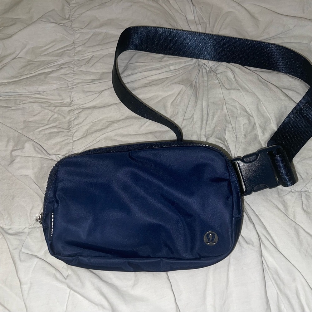 Lululemon navy belt bag